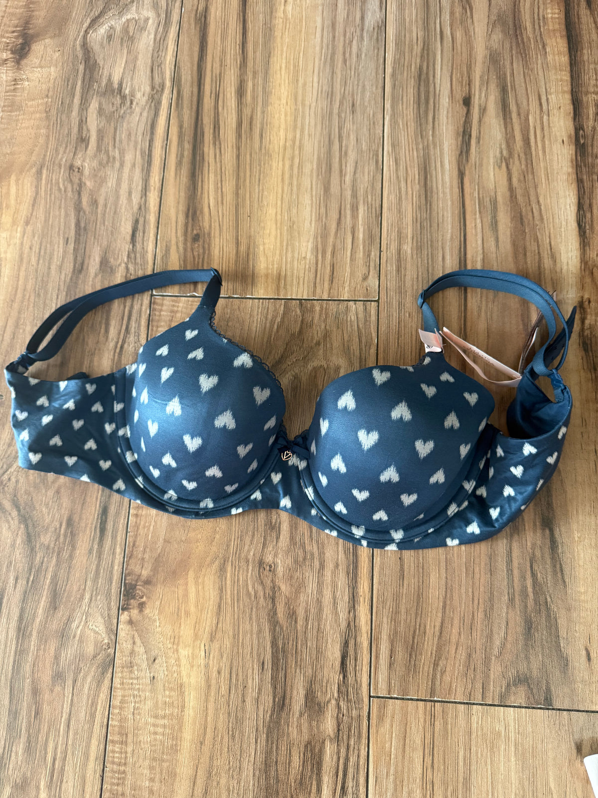 NWT Victoria’s Secret 32DD - $50 retail