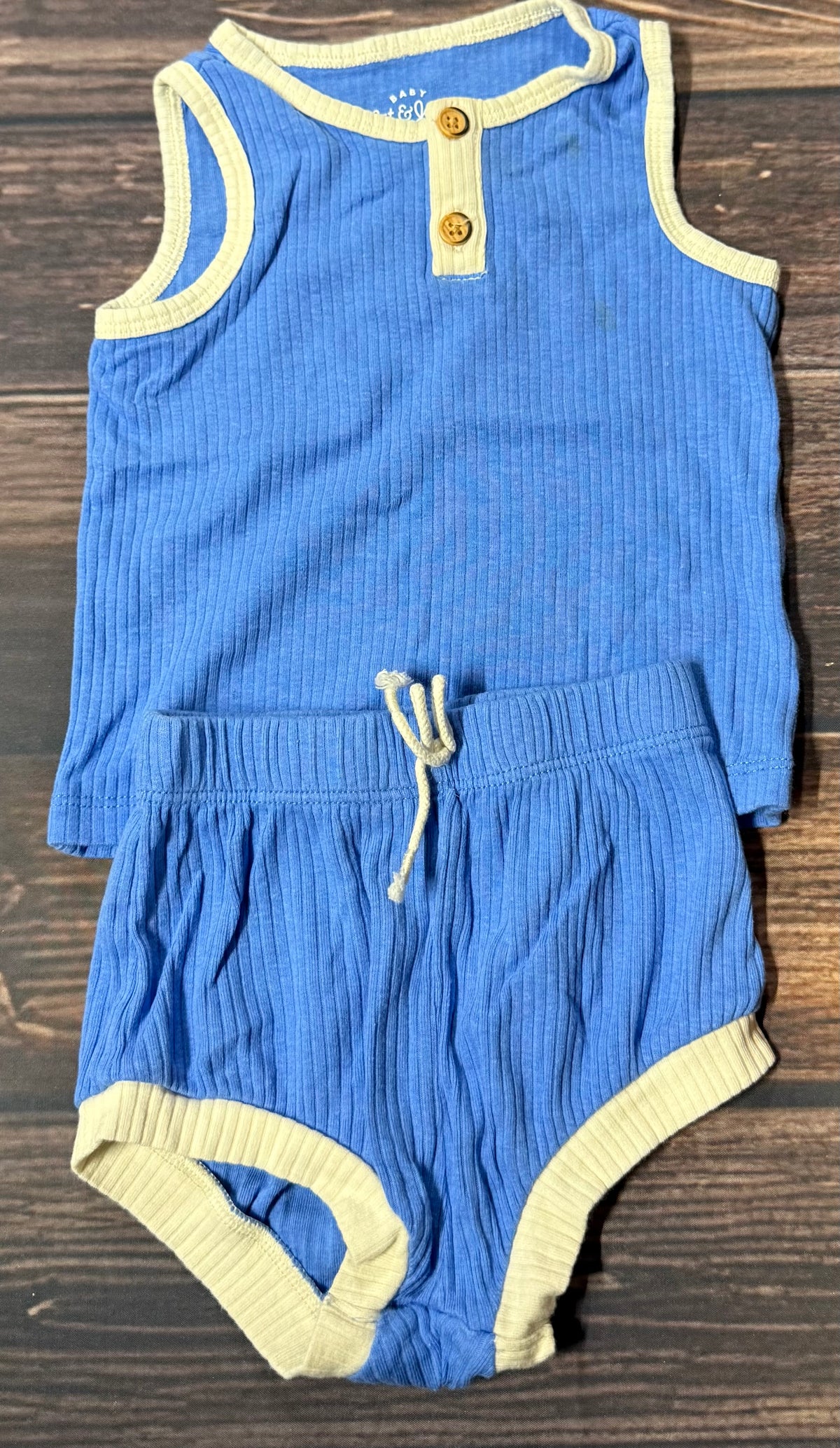 Cat & Jack 6-9m..small spot