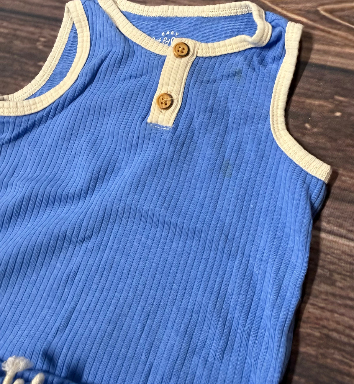 Cat & Jack 6-9m..small spot